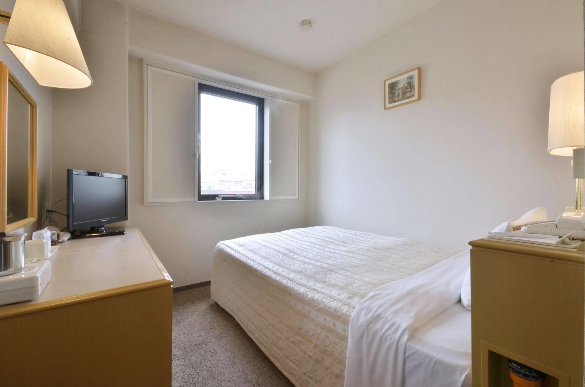 Hotel Select Inn Isehara Екстериор снимка